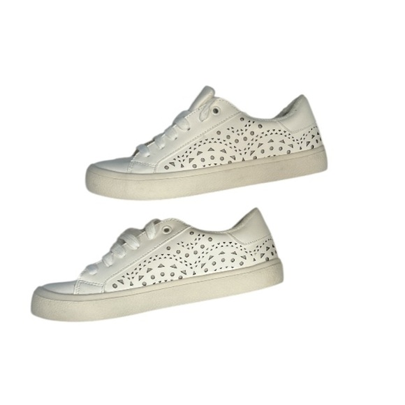 Scoop white sneakers, preowned in excellent condition, size 7. - Picture 5 of 7